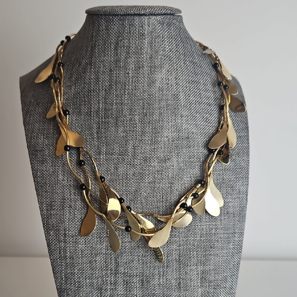 Elegant Gold Leaf Necklace